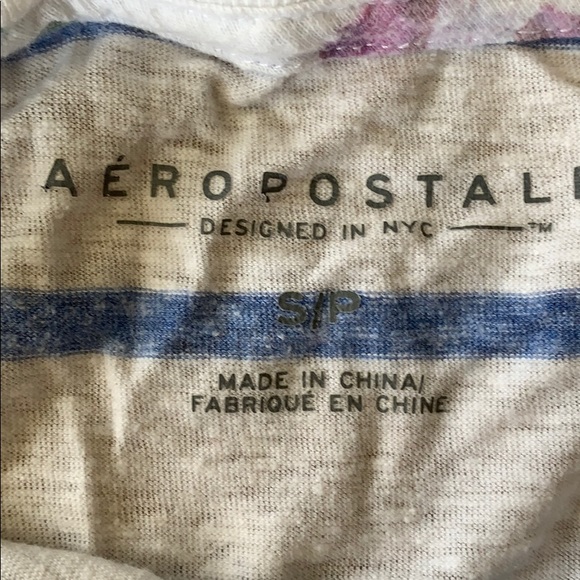 Aeropostale T-shirt - Picture 2 of 3
